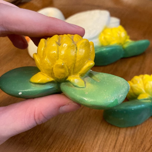 Vintage Swan and Lily Pad Chalkware Wall Decor - Picture 5 of 8